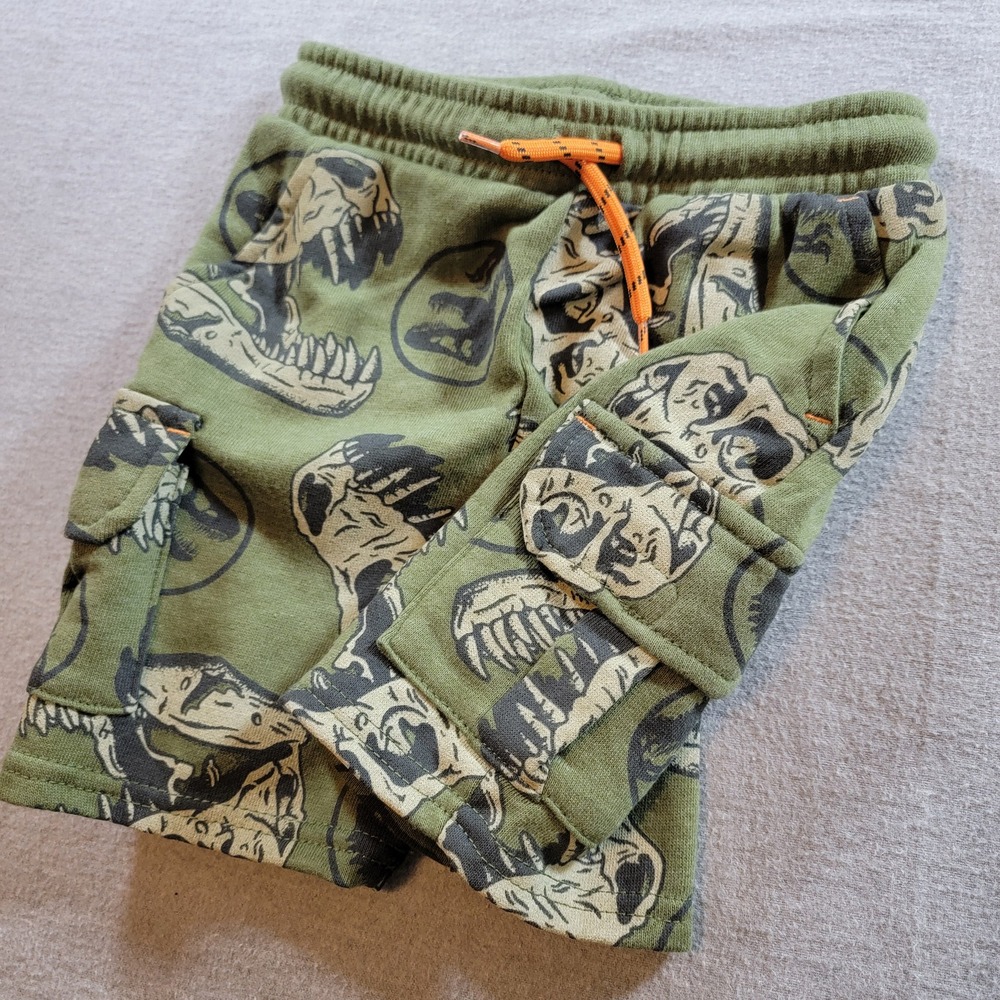 Jurassic World Cargo Shorts Toddler Boys 2T Green Excellent Dino Skull Print 778